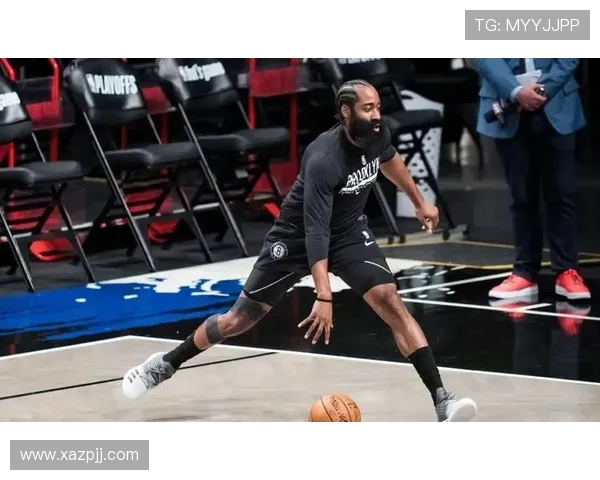 哈登这自律程度，凌晨四点健身房打卡跟闹着玩似的